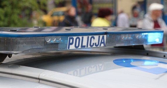 ​Policjant z Katowic uderzył zatrzymanego mężczyznę. Wcześniej zatrzymany brał udział w pobiciu funkcjonariusza. Policjantowi grozi teraz zwolnienie z pracy.