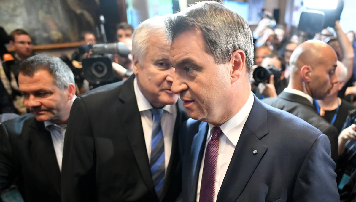 ​Odnotowując historycznie najsłabsze wyniki konserwatywnej CSU i socjaldemokratów z SPD w niedzielnych wyborach do landtagu Bawarii, niemieckie media piszą o katastrofie tych partii i politycznym wstrząsie, który może dotrzeć do Berlina i Brukseli.