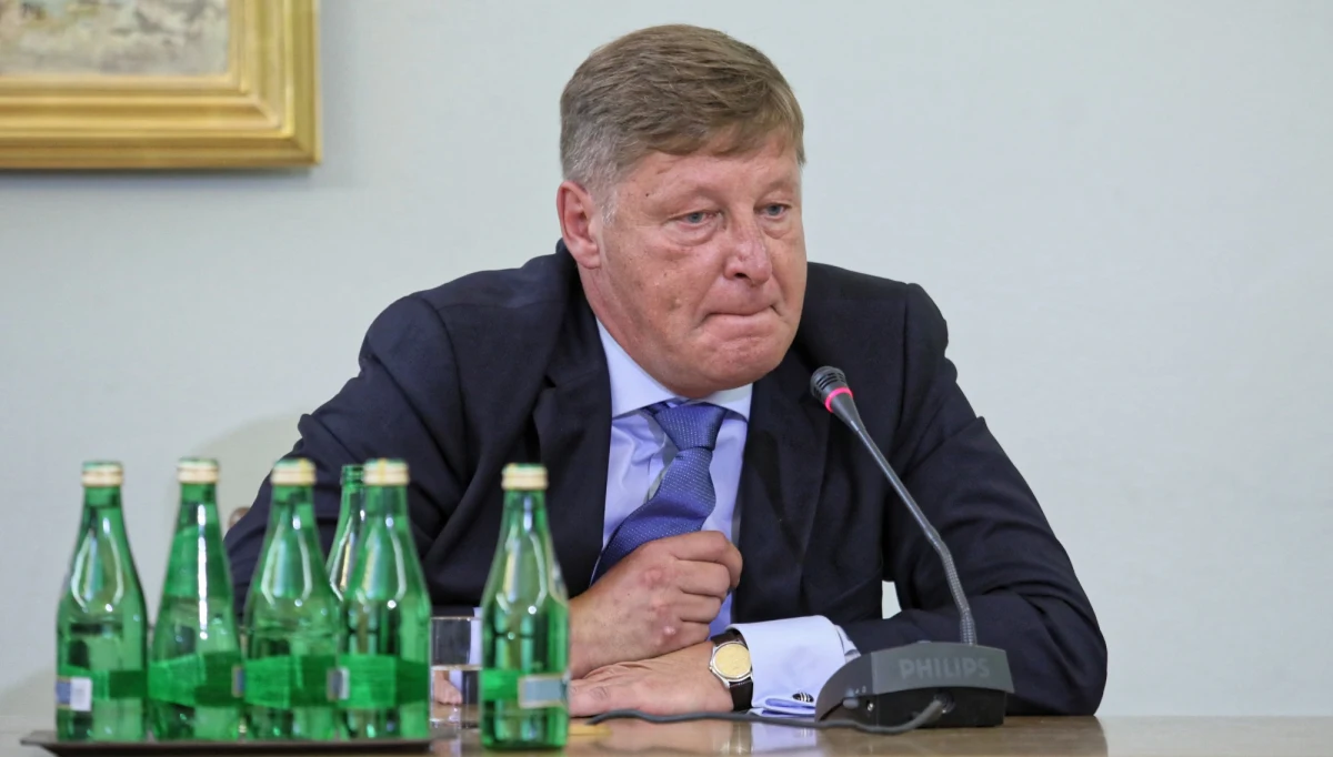 ​Składamy zawiadomienie do prokuratury o możliwości popełnienia przestępstwa, potocznie nazwanego przestępstwem urzędniczym, przez Andrzeja Parafianowicza. To główna twarz nieudolności i nieefektywności w walce z mafiami VAT-owskimi - poinformowała rzeczniczka PiS Beata Mazurek.