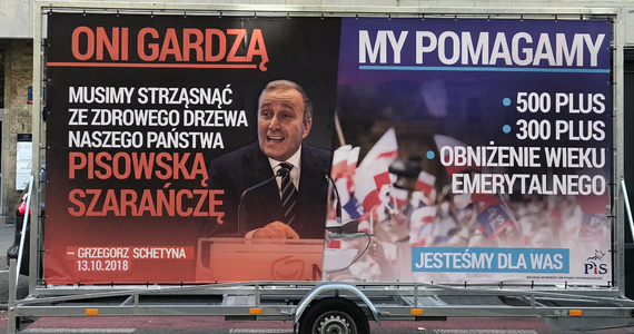 "Oni gardzą, my pomagamy" - pod takim hasłem ruszyła nowa billboardowa kampania Prawa i Sprawiedliwości. Jak mówili posłowie PiS na konferencji prasowej, hasło to obrazuje różnicę między ich partią a Platformą Obywatelską, której politycy są "mistrzami pogardy wobec Polaków".
