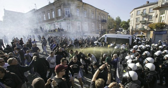 ​Na dwa miesiące aresztował sąd w Lublinie 18-letniego Kamila K., któremu prokuratura zarzuciła m.in. rzucanie w policjantów kamieniami podczas Marszu Równości - poinformowała rzeczniczka lubelskiej Prokuratury Okręgowej Agnieszka Kępka.