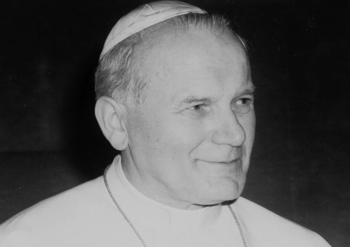 "Czterdzieści lat temu pojawił się nowy model Kościoła: otwarty i pełen dialogu" - tak wybór Karola Wojtyły na papieża - sprzed dokładnie czterdziestu lat - komentuje w rozmowie z RMF FM Marcin Przeciszewski, historyk i szef Katolickiej Agencji Informacyjnej. 16 października 1978 z Watykanu dotarła sensacyjna wiadomość. 111 kardynałów na konklawe wybrało arcybiskupa Karola Wojtyłę. Po 455 latach nowym papieżem nie został Włoch.