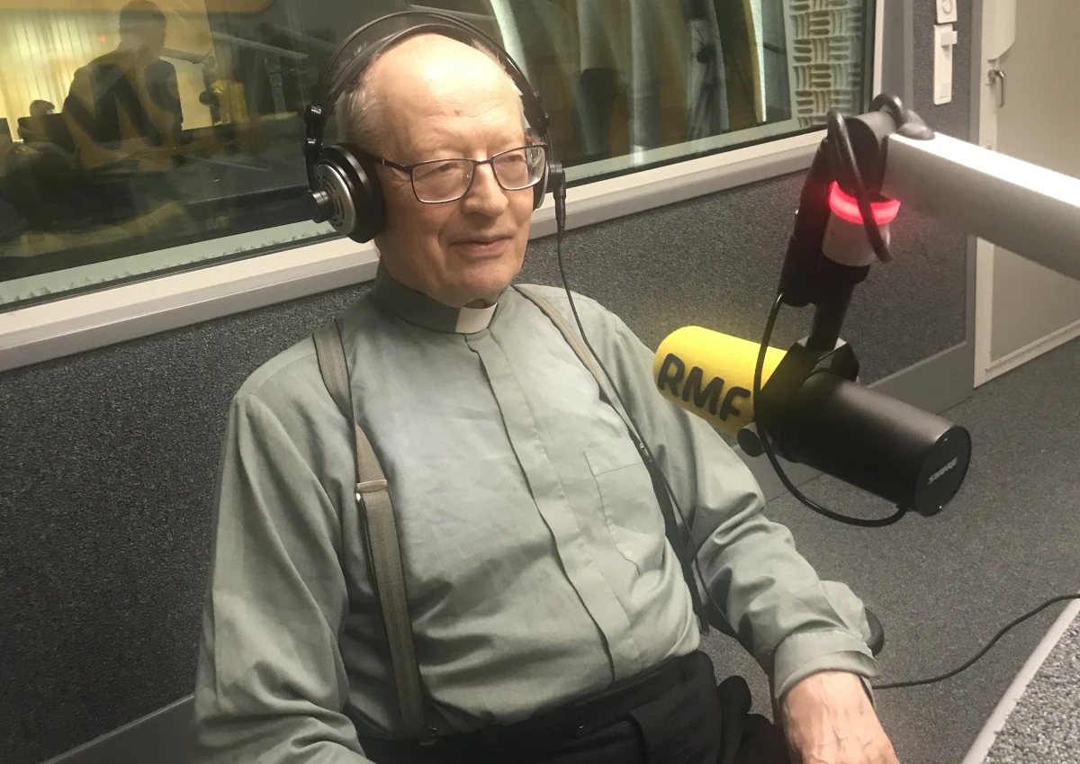 Jak dzisiaj ojciec Jan Kłoczowski mówi o Karolu Wojtyle, wybranym na papieża 40 lat temu? "Powiedziałbym o nim jako o człowieku, w jaki sposób on osobiście podchodził do sprawy wiary. Chciałbym pokazać to, że wiara nie jest czymś takim gotowym, co się przekazuje człowiekowi, tylko on musi sam to znaleźć, tego dochodzić. Myślę, że ta waga, którą położył Jan Paweł II to na ten wymiar ludzki wiary. Nie, żeby odsuwać Boga, tylko że wiara wymaga osobistej decyzji" - mówił gość Porannej rozmowy w RMF FM.