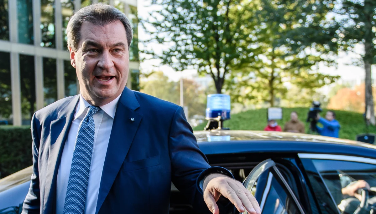 Słaby wynik chadeckiej CSU w Bawarii pokazuje, że centrowa stabilność i przewidywalność, dotąd filary niemieckiej polityki, ustępują miejsca rozdrobnionemu krajobrazowi politycznemu na wzór tego, jaki spotkać można w innych demokracjach Europy - pisze "FT".