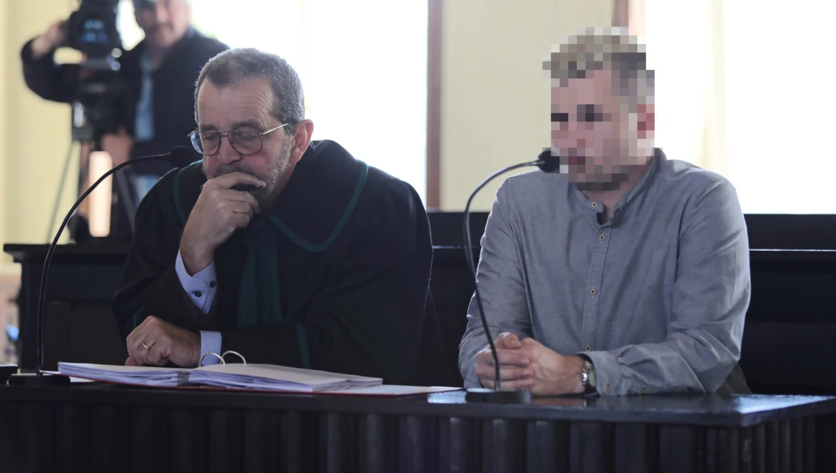 Niecałe trzy godziny trwała pierwsza rozprawa w procesie w sprawie zderzenia Fiata Seicento i kolumny BOR, w której jechała ówczesna premier Beata Szydło. Proces rozpoczął się  przed sądem rejonowym w Oświęcimiu. Do wypadku doszło w lutym ub.r. w Oświęcimiu. W wypadku poszkodowana została m.in. ówczesna premier Beata Szydło. Przed sądem stanie Sebastian K., który prowadził seicento. Prokuratura oskarżyła go o spowodowanie wypadku. Mężczyzna nie przyznaje się do winy.