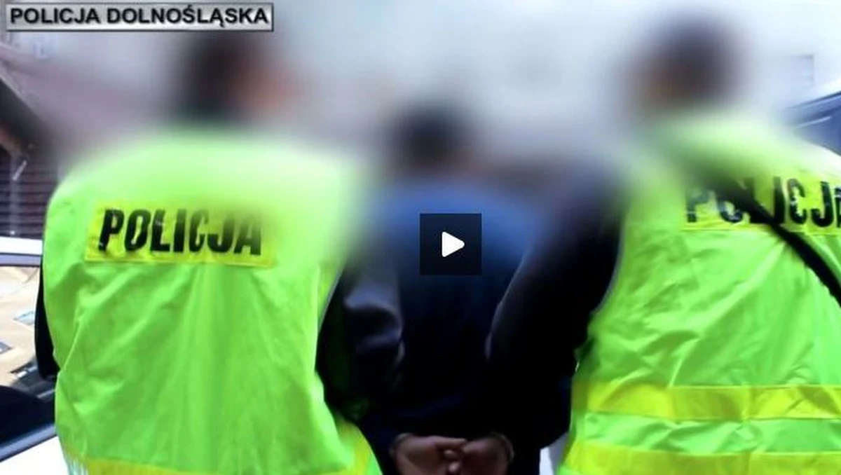 Wrocławscy policjanci zatrzymali cztery osoby podejrzane o udział w zorganizowanej grupie przestępczej zajmującej się handlem ludźmi w Wielkiej Brytanii. Grupa miała działać w latach 2015-2016. To kolejni podejrzanie w tej sprawie. Wcześniej zatrzymano m.in. dwóch Polaków, którzy kierowali tą grupą.