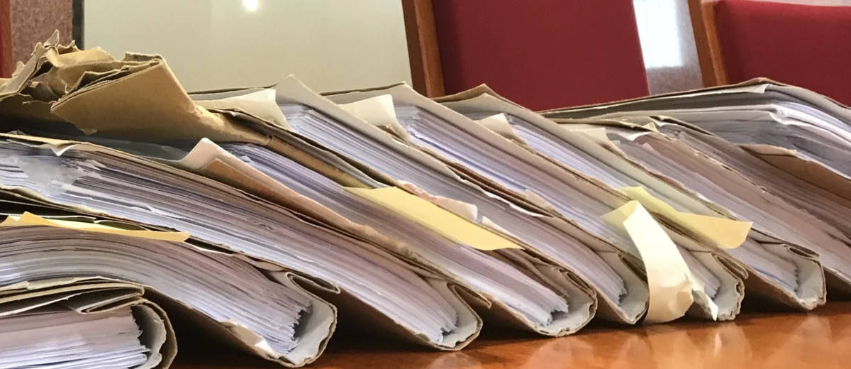 Są prokuratorskie zarzuty dla dwóch policjantów z Katowic, którzy pozwolili na pobicie zatrzymanego Brytyjczyka. Trzeci policjant, który zaatakował obezwładnionego już mężczyznę, usłyszał zarzut usiłowania zabójstwa.

