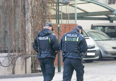 Jeden pobił Brytyjczyka, pozostali na to pozwolili. Są zarzuty dla policjantów