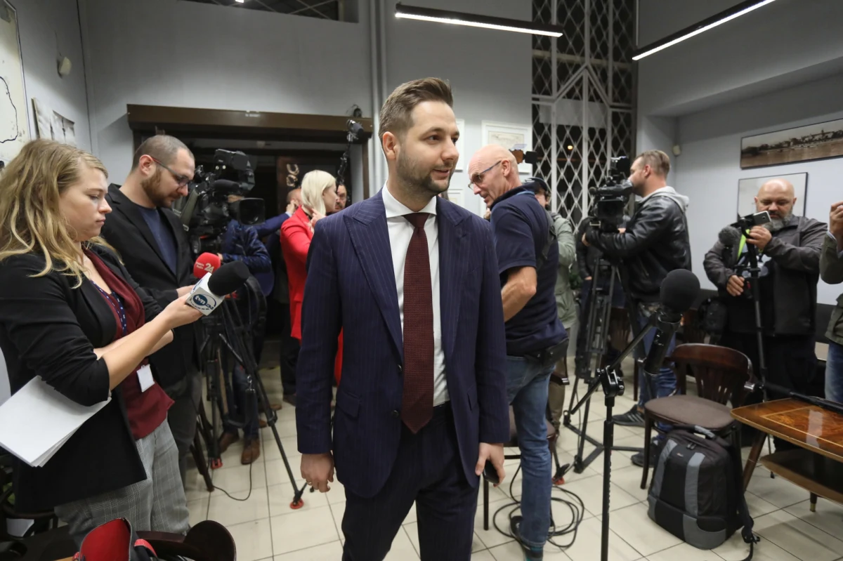 Nigdy nie podpiszę samorządowej karty LGBT - ogłosił kandydat Zjednoczonej Prawicy na prezydenta Warszawy Patryk Jaki. Jak wyjaśnił, w sprawach obyczajowych ma poglądy konserwatywne. Zastrzegł również, że "nie ma (to) znaczenia z samorządowego punktu widzenia".