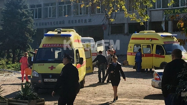 W szkole na Krymie w wyniku wybuchu śmierć poniosło co najmniej 10 osób, a około 50 zostało rannych. Na początku podano, że do tragedii doszło z powodu wycieku gazu, jednak później wg oficjalnego stanowiska Narodowego Komitetu Antyterrorystycznego w budynku eksplodował ładunek wybuchowy.
