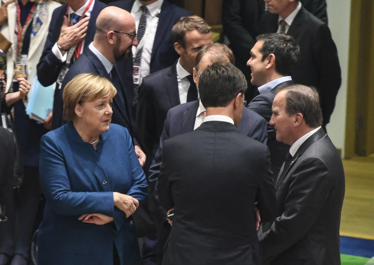 Unijni przywódcy uznali podczas pierwszego dnia szczytu w Brukseli, że postępy w negocjacjach ws. Brexitu są ciągle niewystarczające - powiedziało PAP źródło unijne. Główny negocjator Michel Barnier ma jednak kontynuować wysiłki, tak by udało się osiągnąć porozumienie.