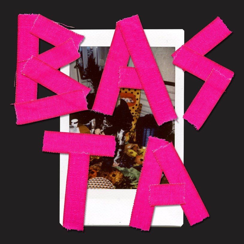 Nosowska na swoich solowych albumach nie stroiła nigdy od eksperymentów. "Basta" to w tej kwestii najbardziej radykalna pozycja z dyskografii artystki. Na szczęście, jak zawsze, udana. 