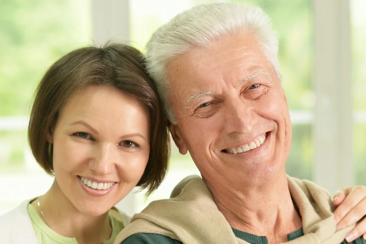 ​Ludzie osiągają zadowolenie z życia, ale dopiero w połowie czwartej dekady. To ustalenia sondażu przeprowadzonego wśród 2 tys. Brytyjczyków. Określił on nawet statystyczny wiek człowieka zadowolonego - są to 44 lata.