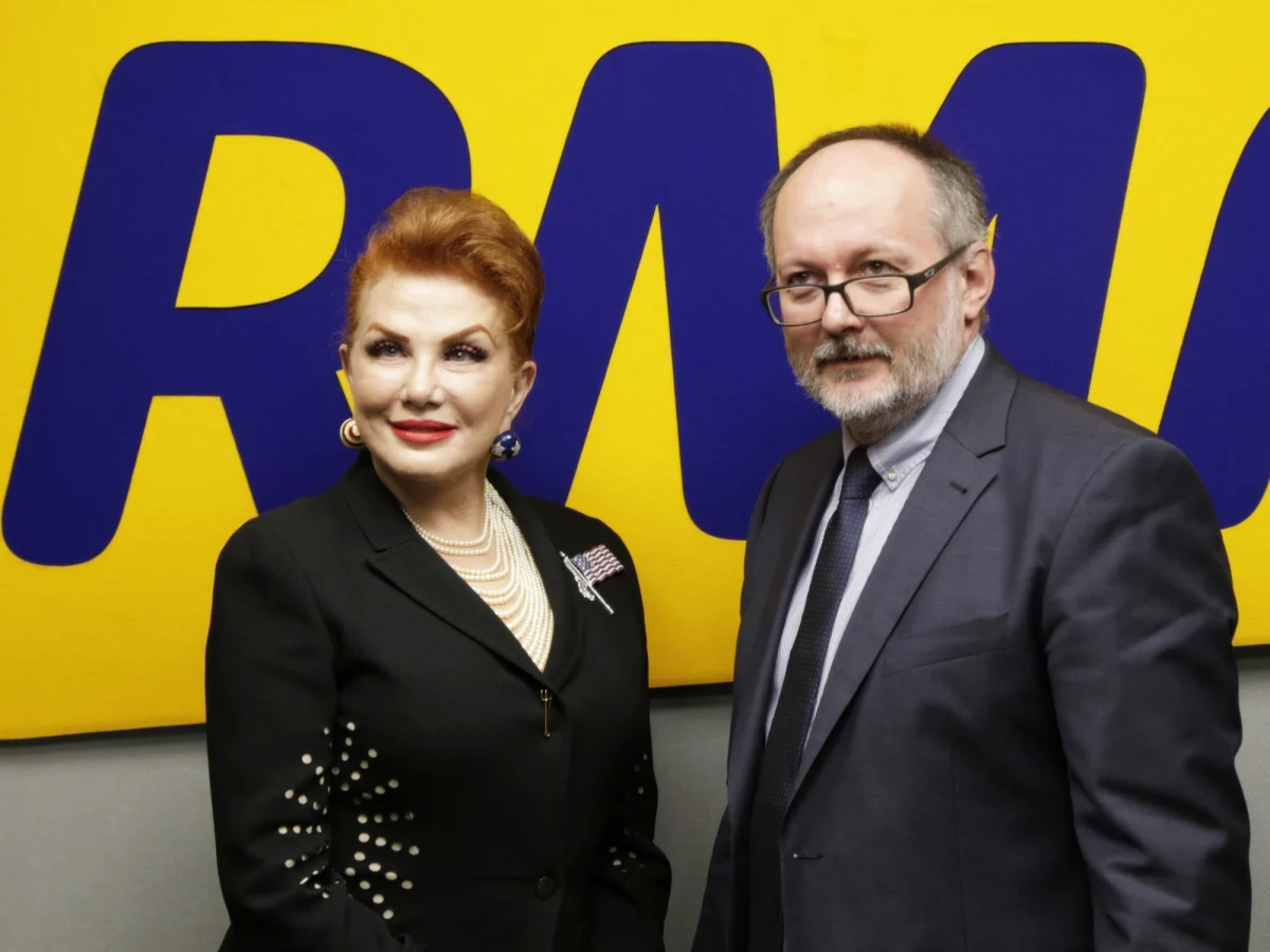 Sprawie stworzenia stałej bazy wojsk amerykańskich w Polsce przyglądamy się bardzo uważnie. Staramy się zrozumieć i przeanalizować, jak mogłaby wpisać się w amerykańską politykę obrony i odstraszania w regionie – mówi RMF FM Georgette Mosbacher, Ambasador USA w Polsce. Jej zdaniem „Polska otrzyma wiele z tego, czego oczekuje. Siła militarna Polski jest po prostu w interesie obu naszych krajów”. W rozmowie z Grzegorzem Jasińskim Ambasador Mosbacher deklaruje, że ma plan działań na rzecz wprowadzenia Polski do programu bezwizowego.