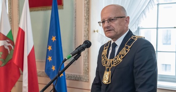 ​Ubiegający się o reelekcję prezydent Lublina Krzysztof Żuk zapowiedział złożenie pozwu w trybie wyborczym przeciwko kandydatowi Zjednoczonej Prawicy na prezydenta tego miasta posłowi PiS Sylwestrowi Tułajewowi. Chodzi o sugestie posła, że Żuk chce przyjmować "islamskich imigrantów". "Pozew jest w tej chwili przygotowywany" - powiedziała rzeczniczka Komitetu Wyborczego Wyborców Krzysztof Żuk Beata Stepaniuk-Kuśmierzak.