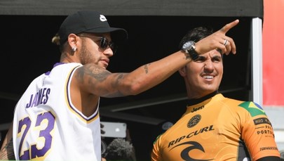 Neymar w roli kibica. Podziwia popisy najlepszych na świecie... surferów