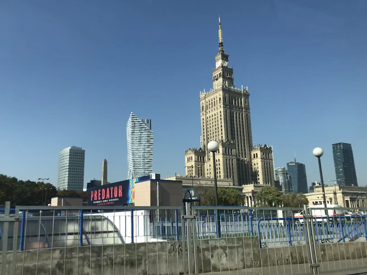 Rafał Trzaskowski zdobył największe poparcie w sondażu kandydatów na prezydenta Warszawy, przeprowadzonym przez KANTAR Millward Brown dla TVN24 i "Faktów" TVN. Kandydat Koalicji Obywatelskiej zdobył w nim 42-procentowe poparcie, drugiego w kolejności Patryka Jakiego wskazało 30 procent głosujących. Według danych sondażowych Trzaskowski z dużą przewagą wygra także w drugiej turze.