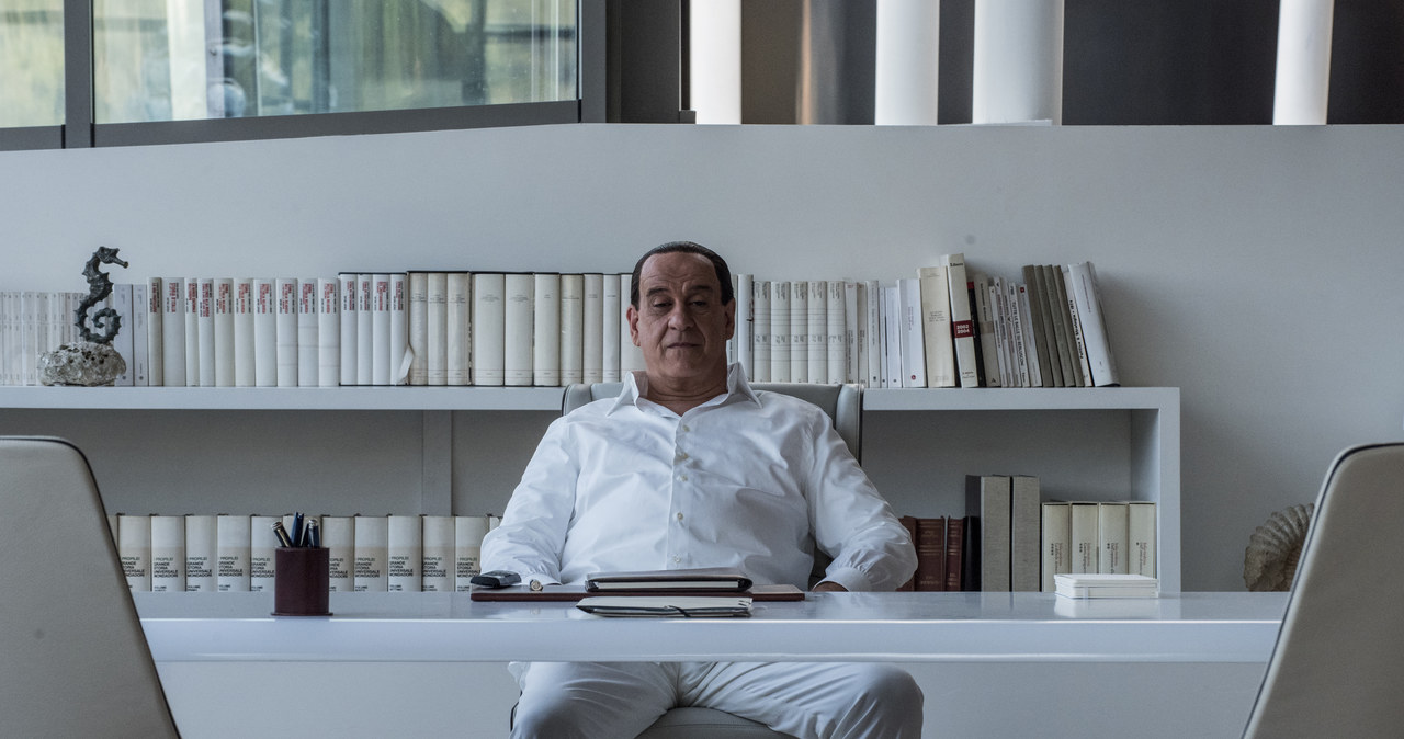 Właśnie ukazał się nowy zwiastun do filmu "Oni" laureata Oscara Paolo Sorrentino. Premiera produkcji, w której w jedną z głównych ról wciela się polska aktorka Kasia Smutniak, zaplanowana została na 28 grudnia.