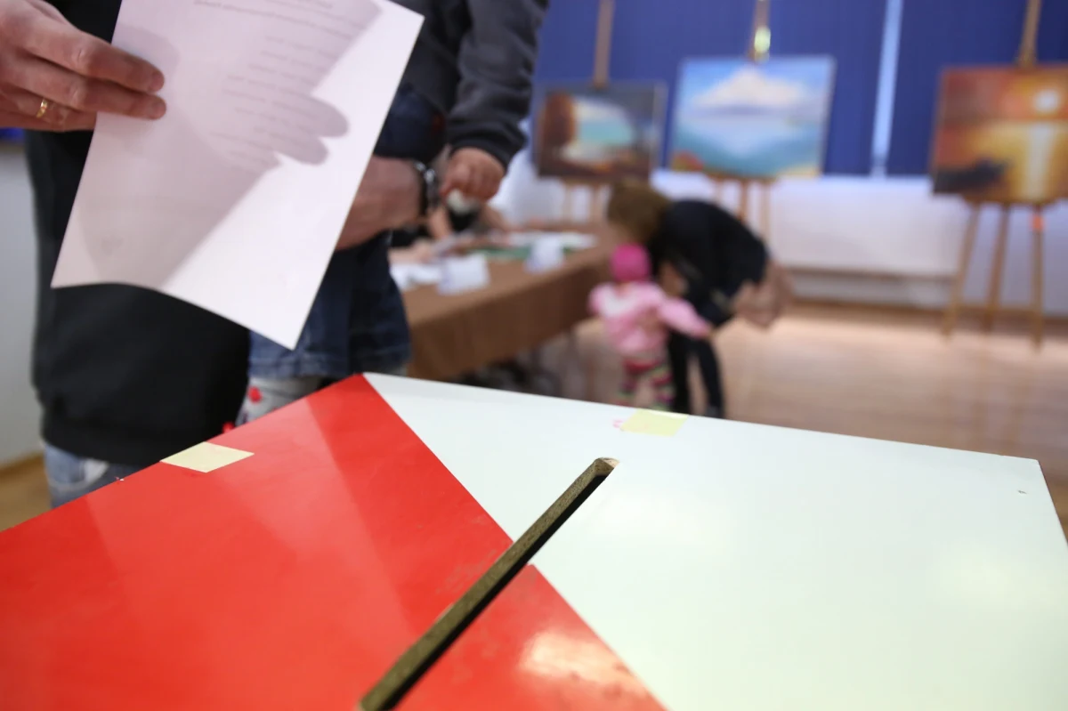 Wybory samorządowe odbędą się w niedzielę, lokale wyborcze będą czynne w godzinach 7 - 21; wybieranych będzie blisko 47 tys. radnych i 2,5 tys. wójtów, burmistrzów, prezydentów miast. Prawo głosu ma ponad 30 mln wyborców. Poniżej publikujemy słownik samorządowy. Wyjaśniamy czym są poszczególne jednostki samorządu i jakie są ich kompetencje.