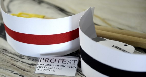 Codziennie nowe pielęgniarki dołączają do protestu głodowego w szpitalu powiatowym w Sanoku na Podkarpaciu. Domagają się m.in. podwyżki płac i lepszych warunków pracy. Działanie szpitala nie jest zagrożone.