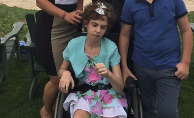 „Magiczny Dywan” – opracowana przez polskich twórców interaktywna podłoga udowadnia, że nowoczesna rehabilitacja dzieci może odbywać się poprzez zabawę. Urządzenie pomogło m.in. 13-letniej Paige Bourhill, która z powodu obrzęku mózgu ma problemy z chodzeniem i mówieniem.