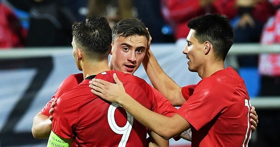 Piłkarska reprezentacja do lat 21 powalczy w dwumeczu z Portugalią o awans do przyszłorocznych mistrzostw Europy. Zespół Czesława Michniewcza trafił najgorzej jak mógł, bo naszymi rywalami mogli być jeszcze Austriacy czy Grecy. Zanosi się na bardzo trudną rywalizację. Tym bardziej, że Portugalia może znacząco wzmocnić skład. Wszystko zależy od decyzji trenera Rui Jorge’a.