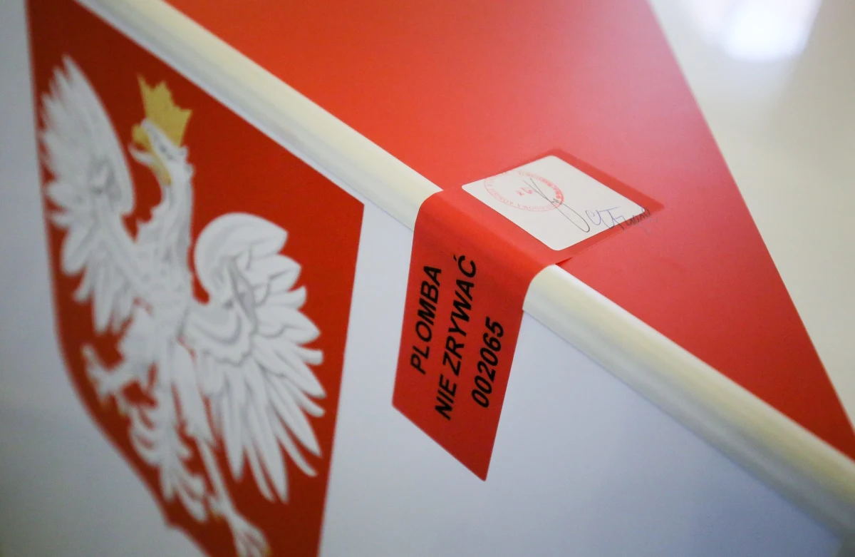 O północy rozpoczęła się cisza wyborcza, która potrwa do końca głosowania w niedzielę. Za złamanie ciszy wyborczej grozi nawet 1 mln zł grzywny. Zabronione jest publikowanie sondaży, agitowanie na rzecz konkretnych kandydatów i list. Zakaz obowiązuje też w internecie.