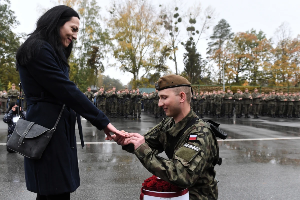 Prawie 70 ochotników 9 Łódzkiej Brygady Obrony Terytorialnej złożyło przysięgę wojskową. Wśród składających ją było 12 kobiet. Uroczystość odbyła się na terenie 31 Wojskowego Oddziału Gospodarczego w Zgierzu.