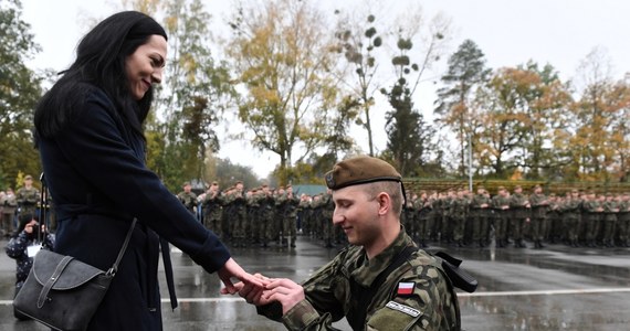 Prawie 70 ochotników 9 Łódzkiej Brygady Obrony Terytorialnej złożyło przysięgę wojskową. Wśród składających ją było 12 kobiet. Uroczystość odbyła się na terenie 31 Wojskowego Oddziału Gospodarczego w Zgierzu.