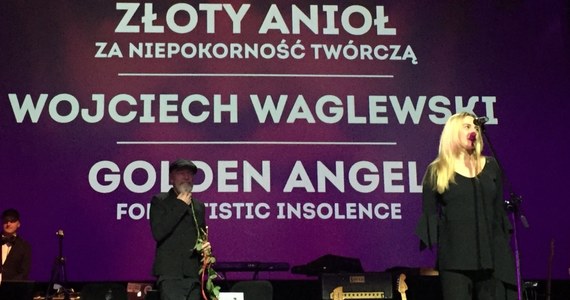 Podczas koncertu inaugurującego 16. Międzynarodowy Festiwal Filmowy Tofifest w Toruniu nagrody za niepokorność twórczą otrzymali Jafar Panahi, Arkadiusz Jakubik oraz Marian Dziędziel i Wojciech Waglewski. Na scenie królował Steve Nash.