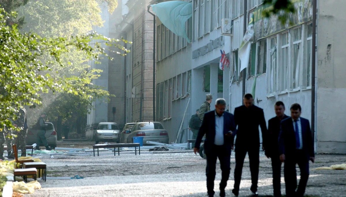 Rosyjska telewizja Rossija24 opublikowała nagrania monitoringu z momentu ataku w technikum w Kerczu na Krymie. W eksplozji bomby i strzelaninie zginęło tam 21 osób, a kilkadziesiąt innych zostało rannych.