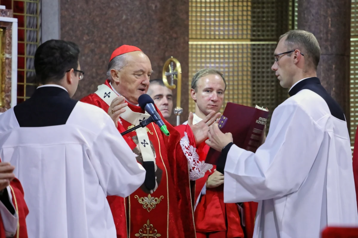 "To, co możemy zrobić na pewno, to jest nasza modlitwa, abyśmy rychło, jak Pan Bóg tego chce, mogli nazywać go świętym i modlić się do niego" – powiedział w niedzielę w Bydgoszczy podczas mszy św. w intencji kanonizacji bł. ks. Jerzego Popiełuszki kard. Kazimierz Nycz. Metropolita warszawski kard. Nycz przewodniczył mszy świętej w kościele Świętych Polskich Braci Męczenników, w którym 19 października 1984 r. Jerzy Popiełuszko ostatni raz w życiu odprawił mszę świętą i prowadził rozważania różańcowe.