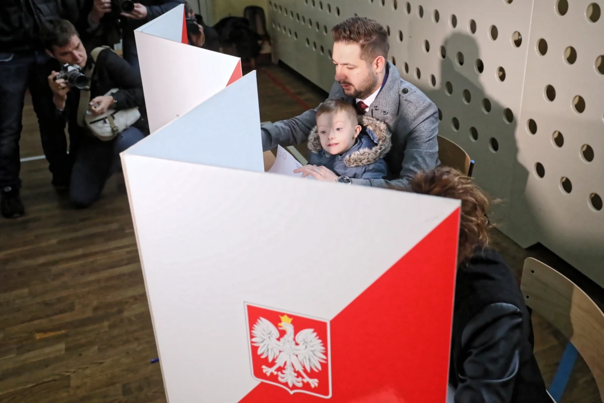 "Wszystko wskazuje na to, że to najlepszy wynik naszej formacji od wielu lat tutaj; czasem szklanego sufitu nie da się przebić, ale dopóki walczysz jesteś zwycięzcą" - powiedział kandydat Zjednoczonej Prawicy na prezydenta stolicy Patryk Jaki.