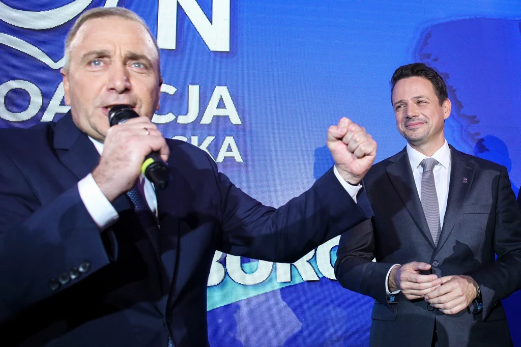 Grzegorz Schetyna i Rafał Trzaskowski podczas wieczoru wyborczego
