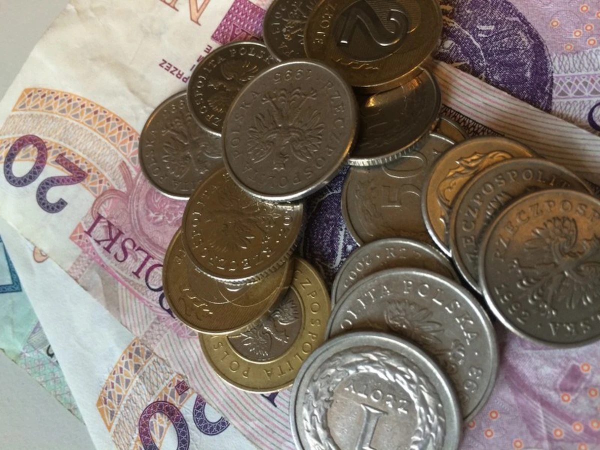 Klienci Santander Bank Polska, do niedawna BZ WBK, od rana alarmowali nas na  Gorącą Linię RMF FM, że mają spore problemy z dostępem do swoich pieniędzy. W komunikacie prasowym bank przyznał, że nie można m.in. korzystać z bankomatów. Przed południem awaria została usunięta. 