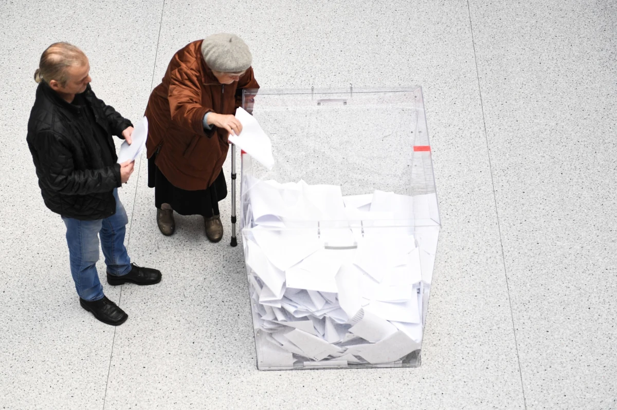 Osadzony w areszcie i ubiegający się o reelekcję wójt Daszyny w województwie łódzkim Zbigniew W. uzyskał najlepszy wynik w wyborach samorządowych. Jest podejrzany o popełnienie 92 przestępstw dotyczących wyłudzeń dotacji. Mimo zarzutów, wójt mógł startować w wyborach, bo nie został skazany prawomocnym wyrokiem.