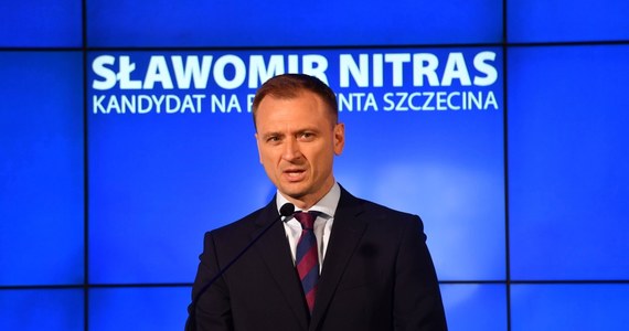 Obecnie urzędujący prezydent Piotr Krzystek (Bezpartyjni) i Bartłomiej Sochański (PiS) będą w II turze wyborów prezydenckich w Szczecinie - wynika nieoficjalnych, ale pewnych wyników z komisji wyborczych. Informację podaje Radio Szczecin. 