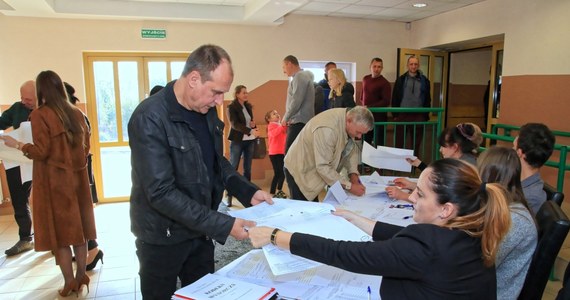 ​Bez subwencji z budżetu państwa, bez sprzyjających mediów zaliczyliśmy ten sprawdzian jakim są wybory samorządowe - ocenił wyniki ruchu Kukiz'15 jego lider Paweł Kukiz.