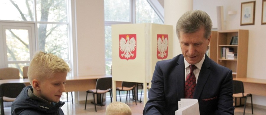 W II turze wyborów na prezydenta Olsztyna zmierzą się Piotr Grzymowicz i Czesław Małkowski. Uzyskali oni największą liczbę głosów spośród 8 kandydatów - podała miejska komisja wyborcza w Olsztynie.
