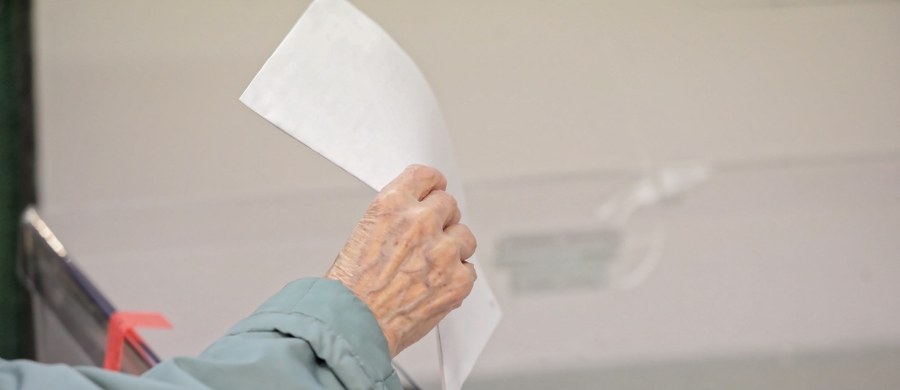 Ponad połowa mieszkańców Działoszyna (Łódzkie) zagłosowała przeciw wybraniu Marioli Paśnik (KW PiS) na urząd burmistrza tego miasta - wynika z nieoficjalnych wyników. Paśnik była jedyną kandydatką na liście wyborczej, po tym jak komisarz wykreślił z niej obecnego burmistrza.