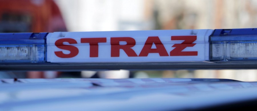 ​W ciężkim stanie jest 54-latek, który wpadł do najprawdopodobniej pustego zbiornika firmy kosmetycznej w miejscowości Kanie w powiecie pruszkowskim na Mazowszu. Na miejscu trwa akcja policji i strażaków.