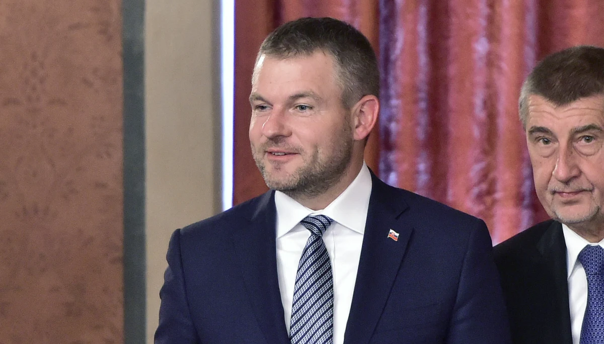 ​Samochód słowackiego premiera Petera Pellegriniego zderzył się z jeleniem. Premier kontynuował podróż na wyjątkowe posiedzenie rządu innym samochodem. Po zakończeniu obrad premierowi założono w szpitalu kołnierz ortopedyczny.