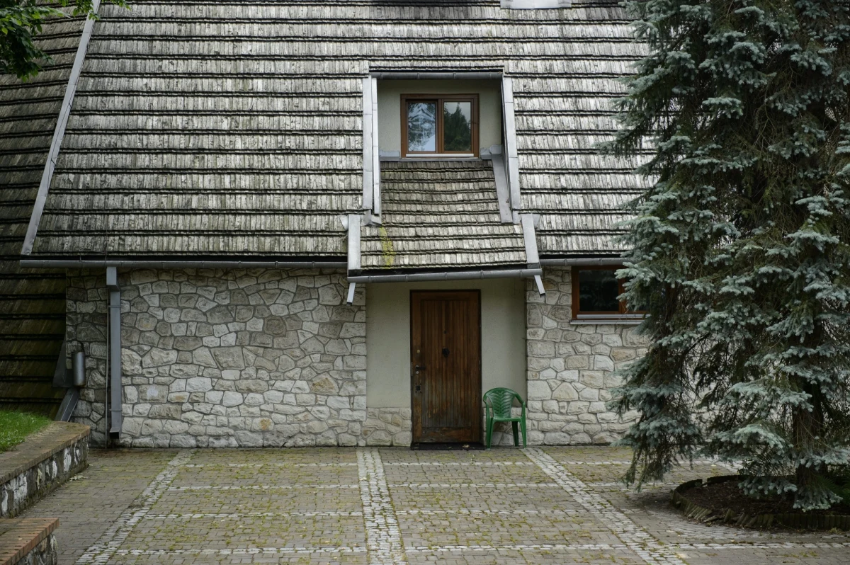 Śledztwo w sprawie willi w Kazimierzu Dolnym, którą mieli kupić Jolanta i Aleksander Kwaśniewscy, nie zakończy się przed wyznaczonym terminem. Śledczy złożą wniosek o przedłużenie postępowania z powodu "rozległej analizy rachunków bankowych" – wynika z informacji tygodnika "Gazeta Polska".