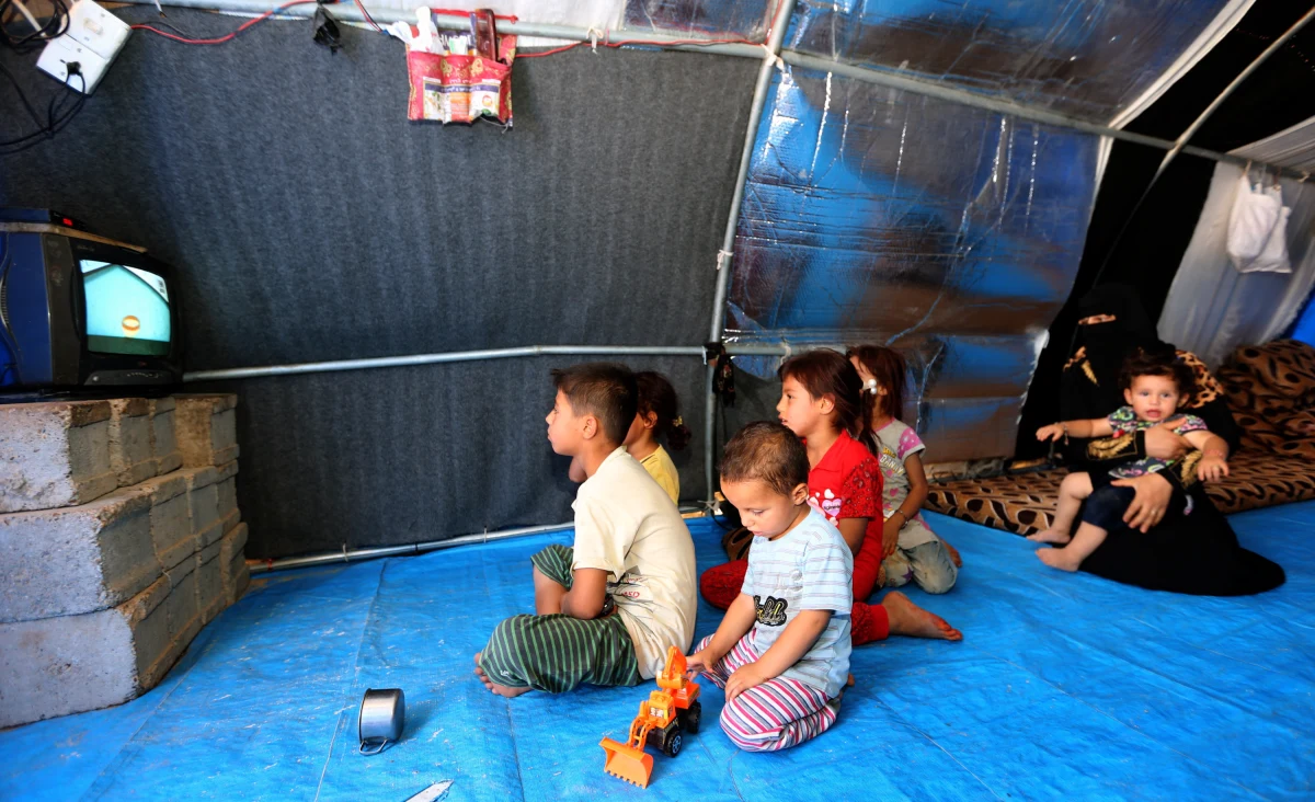 Władze Francji zamierzają sprowadzić do kraju dzieci francuskich dżihadystów schwytanych przez siły kurdyjskie na północnym wschodzie Syrii - poinformowały źródła we władzach. Według nich pierwsze repatriacje są możliwe jeszcze w tym roku.