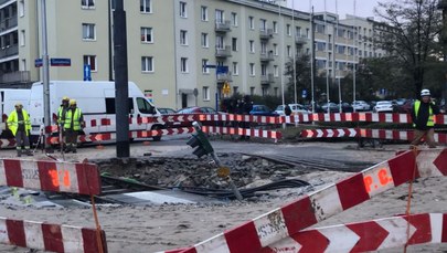 Utrudnienia w Warszawie. Powodem pęknięta rura