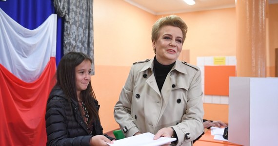 Kandydatka Koalicji Obywatelskiej, ubiegająca się o reelekcję Hanna Zdanowska wygrała w pierwszej turze wybory na prezydenta Łodzi, zdobywając 70,22 proc. głosów. Drugie miejsce zajął kandydat Zjednoczonej Prawicy poseł PiS Waldemar Buda z poparciem 23,65 proc. głosów.