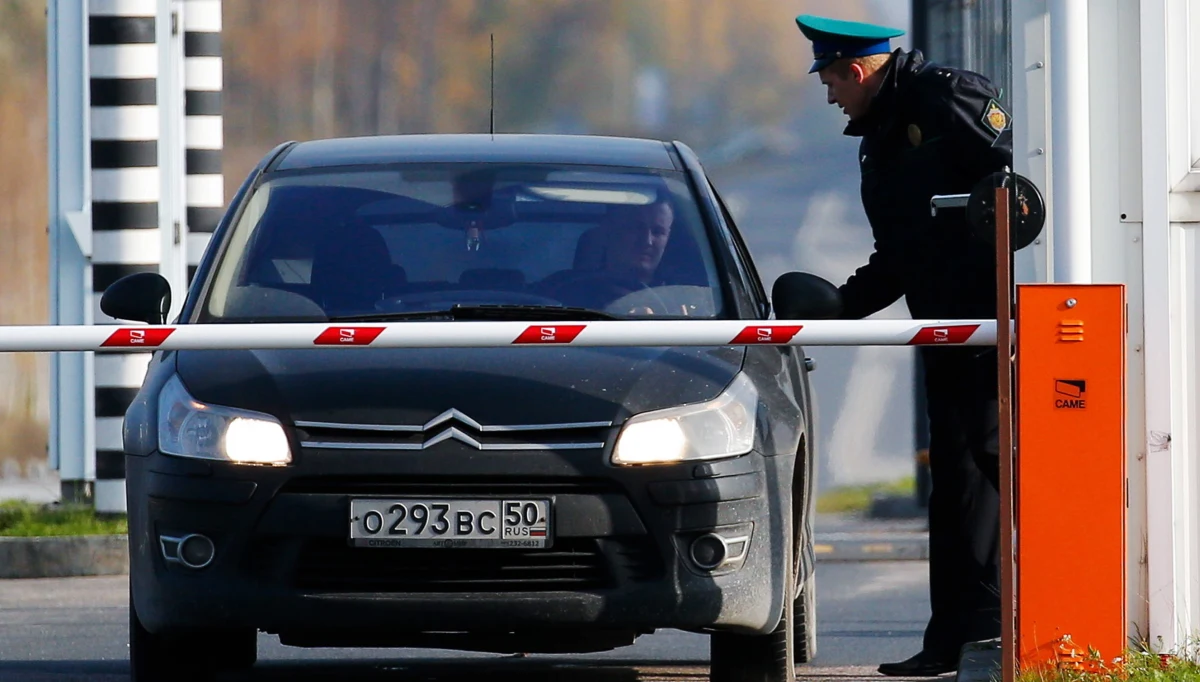 ​Ojciec i syn próbowali przemycić zwłoki kobiety na terytorium Ukrainy. Spięli ją pasami w samochodzie, a na granicy powiedzieli strażnikom, że kobieta śpi.