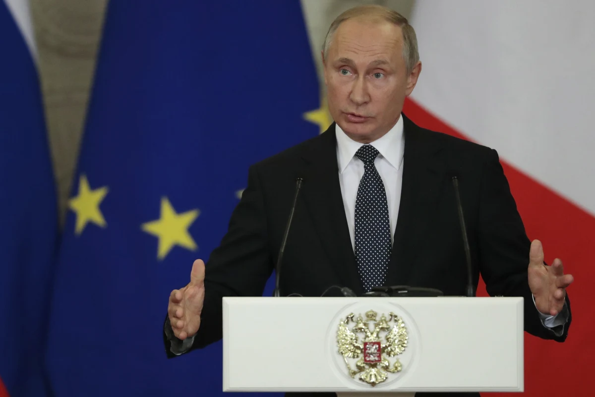 Rosyjski prezydent Władimir Putin oświadczył, że rozmieszczenie amerykańskich pocisków rakietowych średniego zasięgu w Europie zmusiłoby Rosję do obrania za cel tych krajów, w których znalazłyby się te pociski. "Jeśli pociski te, po wypowiedzeniu układu rozbrojeniowego INF, zostaną dostarczone do Europy, "powinniśmy odpowiedzieć symetrycznie" - powiedział Putin na konferencji prasowej z premierem Włoch Giuseppe Conte. Ostrzegł, że kraje europejskie narażają swoje terytorium na uderzenie odwetowe.