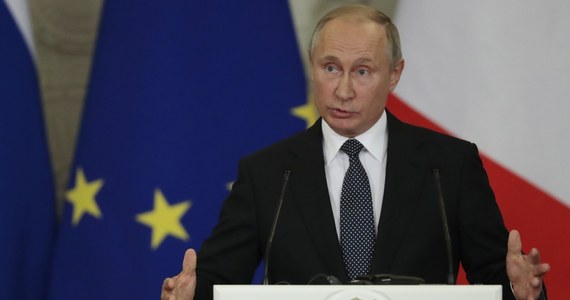Rosyjski prezydent Władimir Putin oświadczył, że rozmieszczenie amerykańskich pocisków rakietowych średniego zasięgu w Europie zmusiłoby Rosję do obrania za cel tych krajów, w których znalazłyby się te pociski. "Jeśli pociski te, po wypowiedzeniu układu rozbrojeniowego INF, zostaną dostarczone do Europy, "powinniśmy odpowiedzieć symetrycznie" - powiedział Putin na konferencji prasowej z premierem Włoch Giuseppe Conte. Ostrzegł, że kraje europejskie narażają swoje terytorium na uderzenie odwetowe.