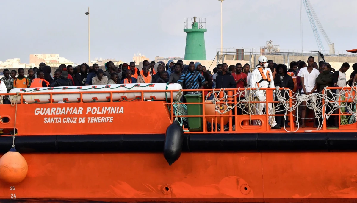 Liczba migrantów napływających do Unii Europejskiej ogólnie spada, jednak niektóre szlaki przerzutu ludzi do Europy notują zwiększony ruch. Tak jest między innymi na trasie z Maroka do Hiszpanii. O tym, jak wygląda obecnie sytuacja na zewnętrznych granicach UE, i dlaczego niektórych migrantów nie można deportować, rozmawiamy z rzeczniczką Frontexu Ewą Moncure. 